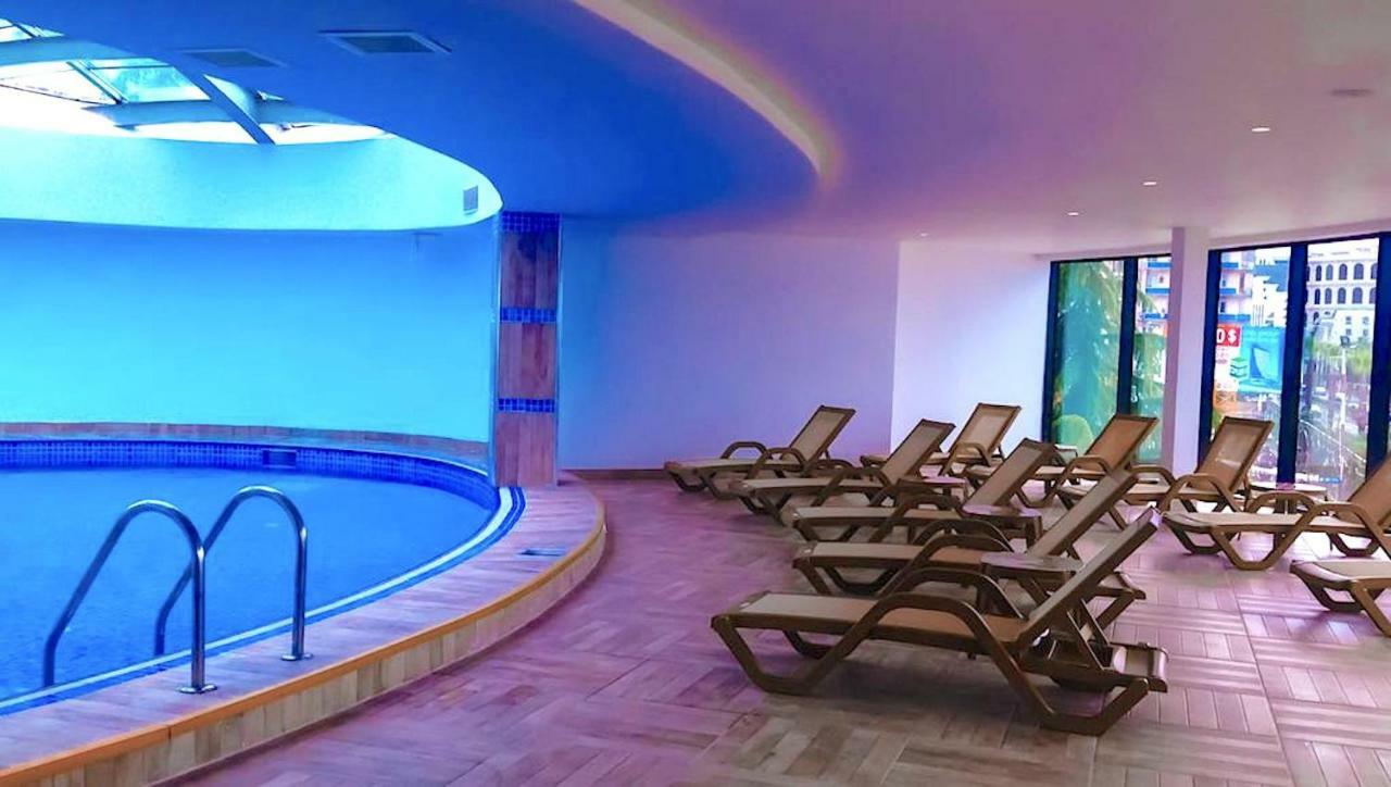 Orbi City Batumi Bagian luar foto